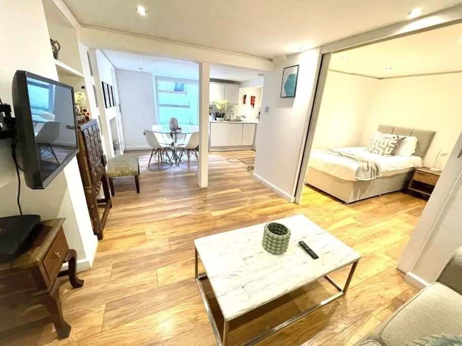 Historical Building / Cozy Basement Apt / Central CBG Exterior foto